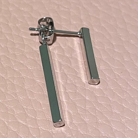 Aviv Collection 'Vicin Earrings' Silver-tone - Picture 5 of 6